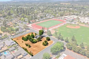 1010 University St, Healdsburg, CA 95448 - Photo 35