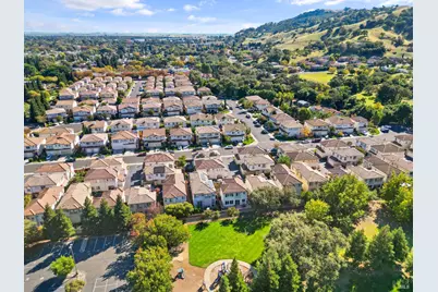 1079 Portofino Avenue, Vacaville, CA 95687 - Photo 27