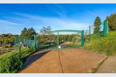 3600 Crown Hill Drive, Santa Rosa, CA 95404 - Photo 5