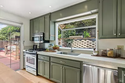 375 E O Street, Benicia, CA 94510 - Photo 15