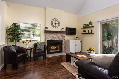 2734 Lakeview Drive, Santa Rosa, CA 95405 - Photo 5