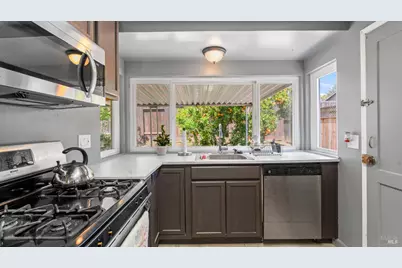 2571 Sunrise Drive, Fairfield, CA 94533 - Photo 15