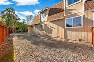 1017 Headlands Dr, Napa, CA 94558 - Photo 51