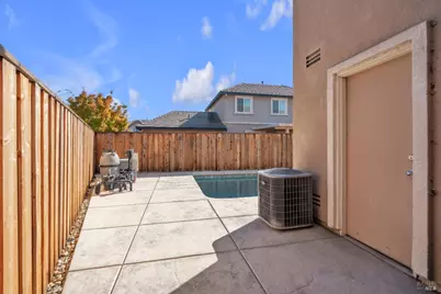 2042 Hamstead Court, Vacaville, CA 95687 - Photo 9