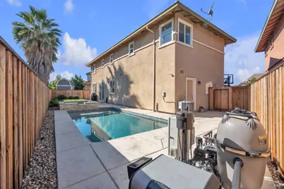 2042 Hamstead Court, Vacaville, CA 95687 - Photo 11