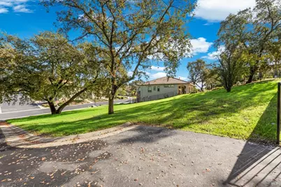 2036 Zinfandel Court, Vacaville, CA 95688 - Photo 9