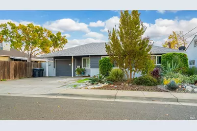 1047 E Tennessee Court, Fairfield, CA 94533 - Photo 3