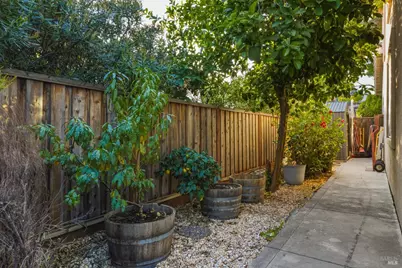 1049 Woodcrest Court, Vacaville, CA 95688 - Photo 35