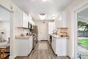 2561 Pacific St, Napa, CA 94558 - Photo 13