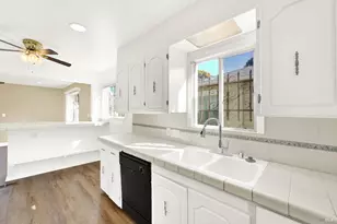 7608 Arthur St, Oakland, CA 94605 - Photo 17