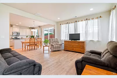 1461 Cecilia Drive, Santa Rosa, CA 95401 - Photo 7
