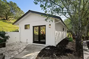 210 Burgundy Rd, Healdsburg, CA 95448 - Photo 27