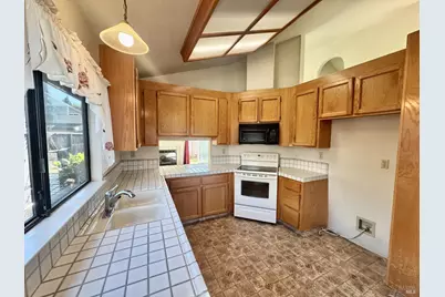 10845 Rio Ruso Drive, Windsor, CA 95492 - Photo 13