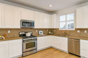 1727 Chinar Dr, Petaluma, CA 94954 - Photo 15