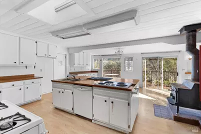 10650 Woodside Drive, Forestville, CA 95436 - Photo 11