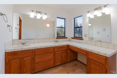 301 Toyon Road, Ukiah, CA 95482 - Photo 21