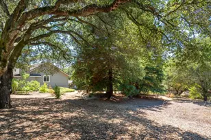 219 Burgundy Rd, Healdsburg, CA 95448 - Photo 23