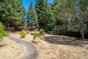 219 Burgundy Rd, Healdsburg, CA 95448 - Photo 31