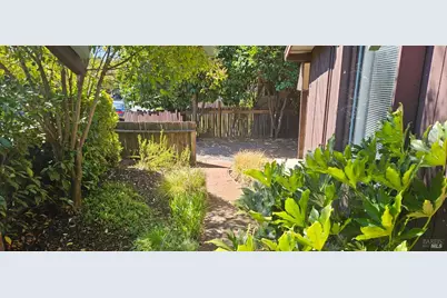 523 Center Street, Healdsburg, CA 95448 - Photo 9