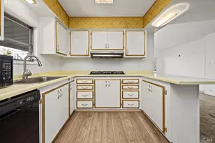 571 Birchwood Dr, Petaluma, CA 94954 - Photo 5