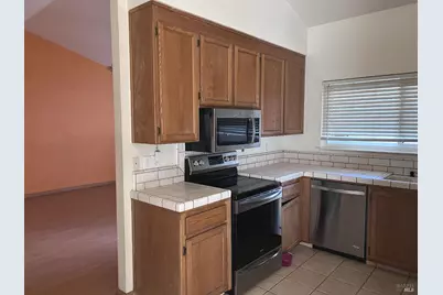 708 Bella Vista Drive, Suisun City, CA 94585 - Photo 5