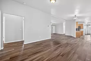 24 Leisure Park Cir, Santa Rosa, CA 95401 - Photo 9