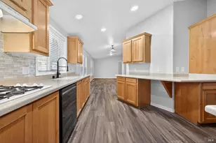 24 Leisure Park Cir, Santa Rosa, CA 95401 - Photo 19