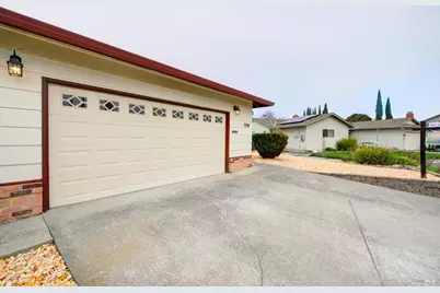 2219 Channing Court, Fairfield, CA 94533 - Photo 9