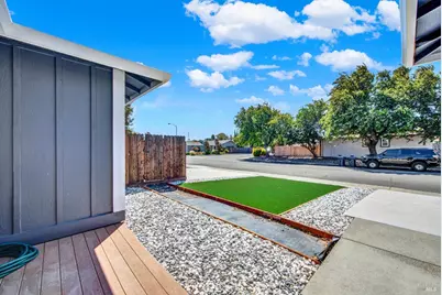 680 Silver Lake Drive, Fairfield, CA 94534 - Photo 11
