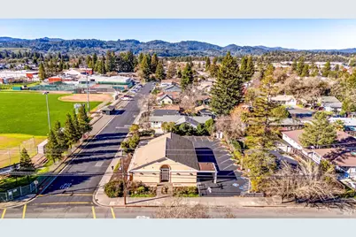 1105 University Street, Healdsburg, CA 95448 - Photo 1