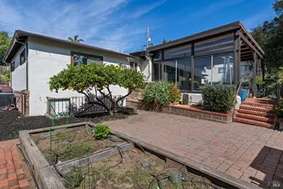 3990 Fairway Avenue, Oakland, CA 94605 - Photo 27