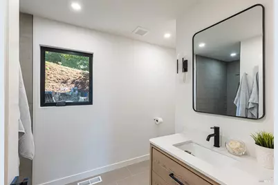 559 E Spring Street, Napa, CA 94559 - Photo 41