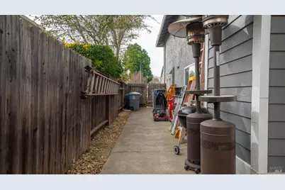 631 Sunnyvale Place, Vacaville, CA 95687 - Photo 43