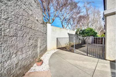 702 Racoon Court, Fairfield, CA 94533 - Photo 35