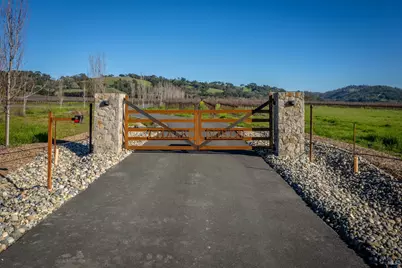 1276 Jensen Lane, Windsor, CA 95492 - Photo 3