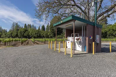 390 Magnolia Drive, Healdsburg, CA 95448 - Photo 11