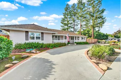 689 W C Street, Dixon, CA 95620 - Photo 9