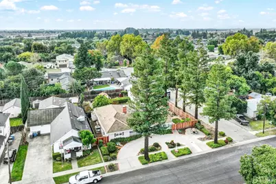 689 W C Street, Dixon, CA 95620 - Photo 5