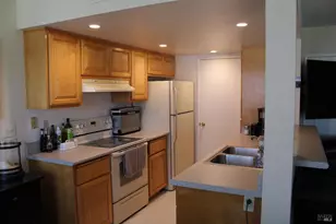 29 Sailmaker Ct, San Rafael, CA 94903 - Photo 13