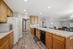 19246 N Shore Ct, Hidden Valley Lake, CA 95467 - Photo 7