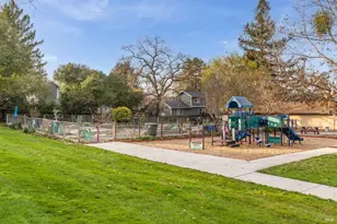 2322 Lakeview Dr, Santa Rosa, CA 95405 - Photo 39