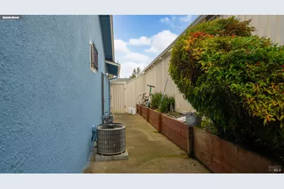 818 Falcon Drive, Vallejo, CA 94589 - Photo 23