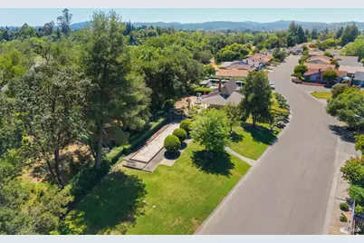 215 Hemlock Drive, Healdsburg, CA 95448 - Photo 37