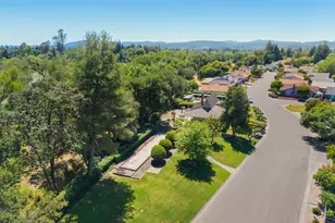 215 Hemlock Dr, Healdsburg, CA 95448 - Photo 37