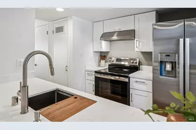 24 Roundtree Boulevard, San Rafael, CA 94903 - Photo 5