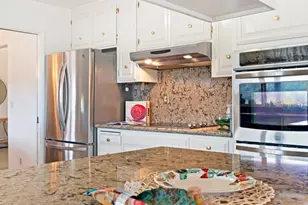 28 Monroe Ct, Novato, CA 94947 - Photo 11