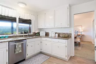 28 Monroe Ct, Novato, CA 94947 - Photo 9