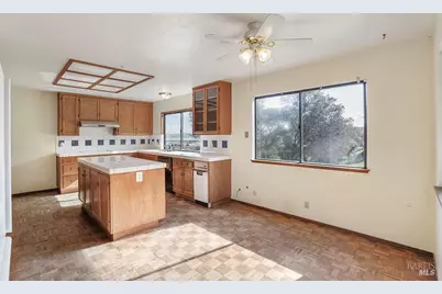 2410 Oakridge Lane, Benicia, CA 94510 - Photo 57