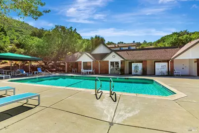 68 Village Circle, San Rafael, CA 94903 - Photo 3