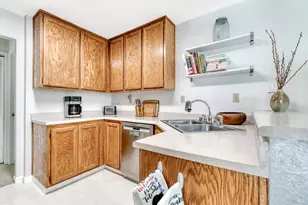 30 Regents Cir, Rohnert Park, CA 94928 - Photo 11